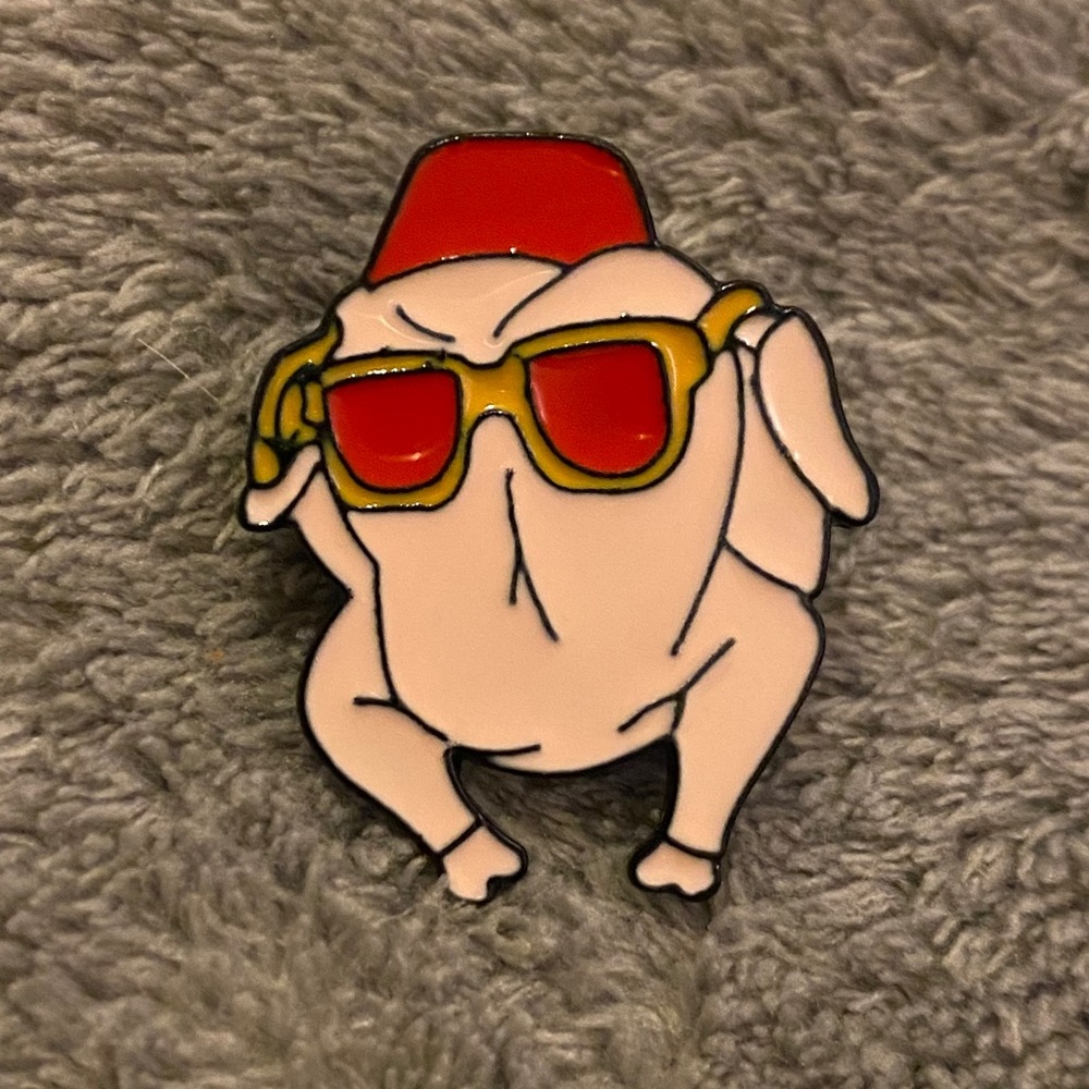 Friends Turkey lapel pin - Picture 1 of 3